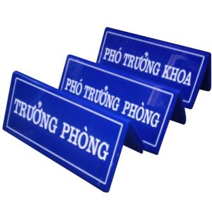 Sản phẩm mica biên chức danh để bàn